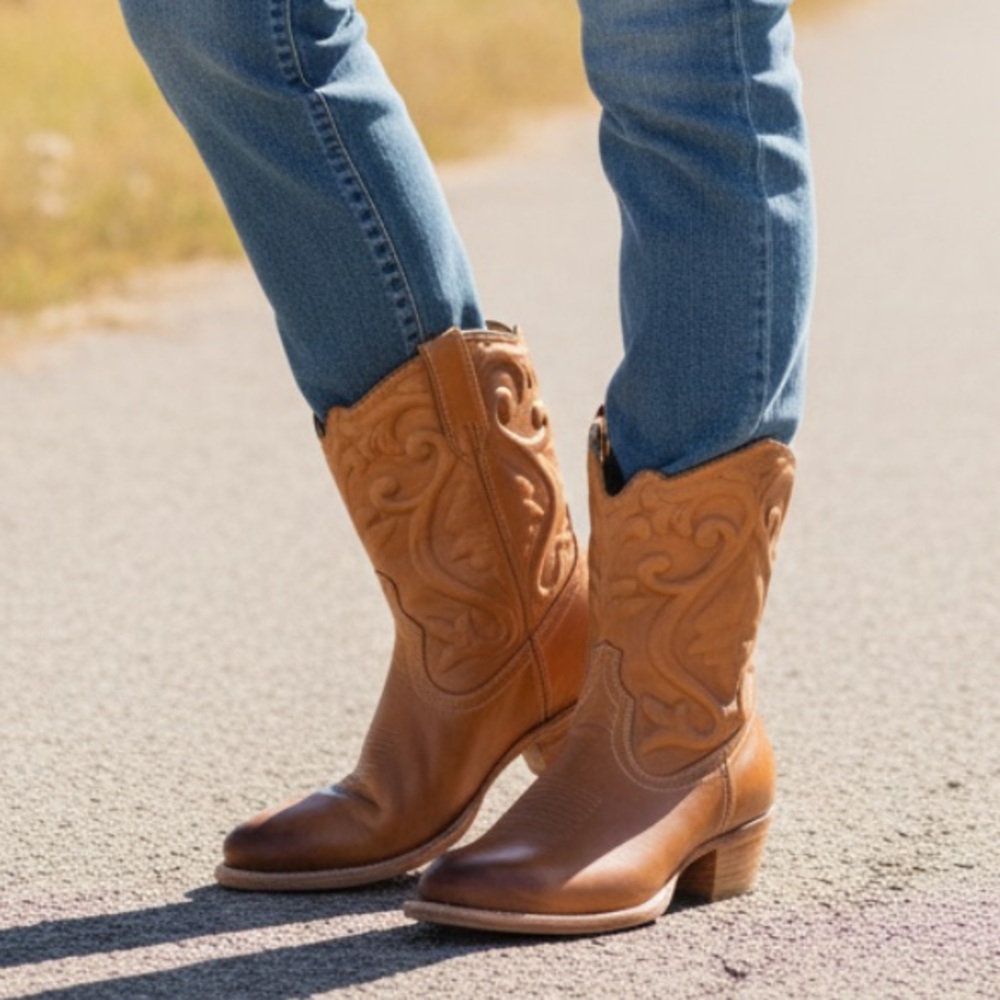 $399 Frye Floral Botanical Leaf Vine Cognac Brown Leather Cowboy Western Boot - Picture 1 of 16